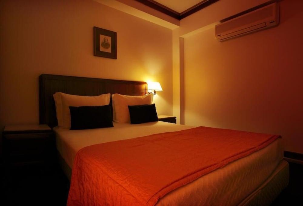Galeria Suite Hotel Aveiro Bagian luar foto