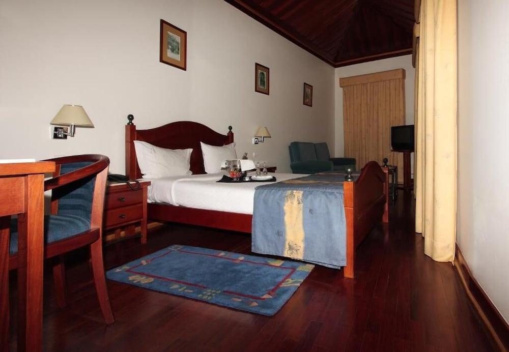 Galeria Suite Hotel Aveiro Bagian luar foto