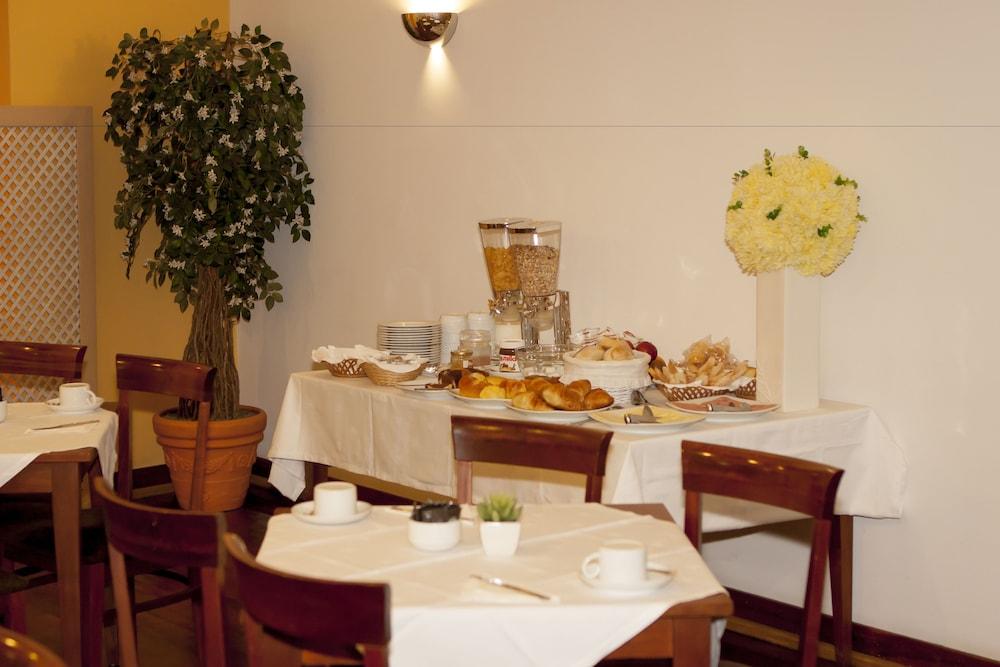 Galeria Suite Hotel Aveiro Bagian luar foto