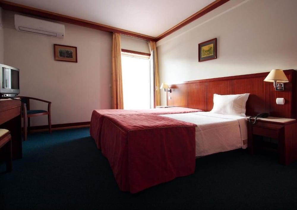 Galeria Suite Hotel Aveiro Bagian luar foto