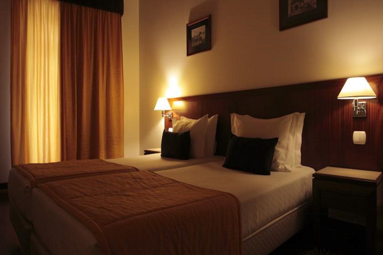 Galeria Suite Hotel Aveiro Bagian luar foto